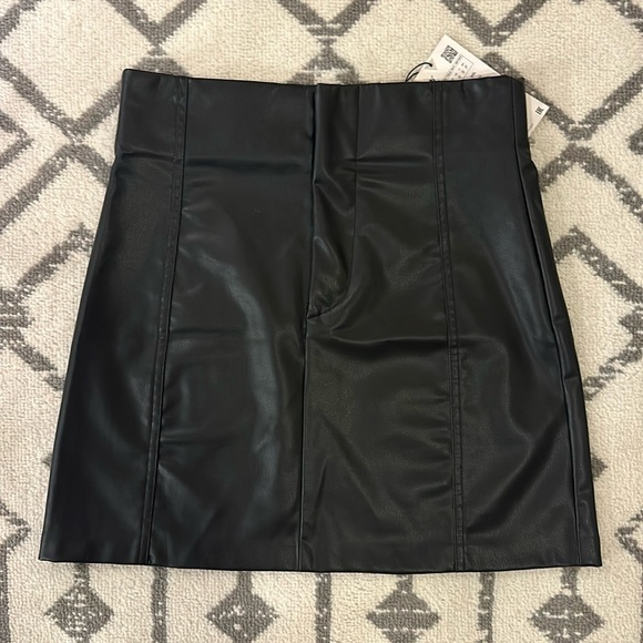 NWT Zara Faux Leather Mini Skirt Sz S - Black - Picture 2 of 4